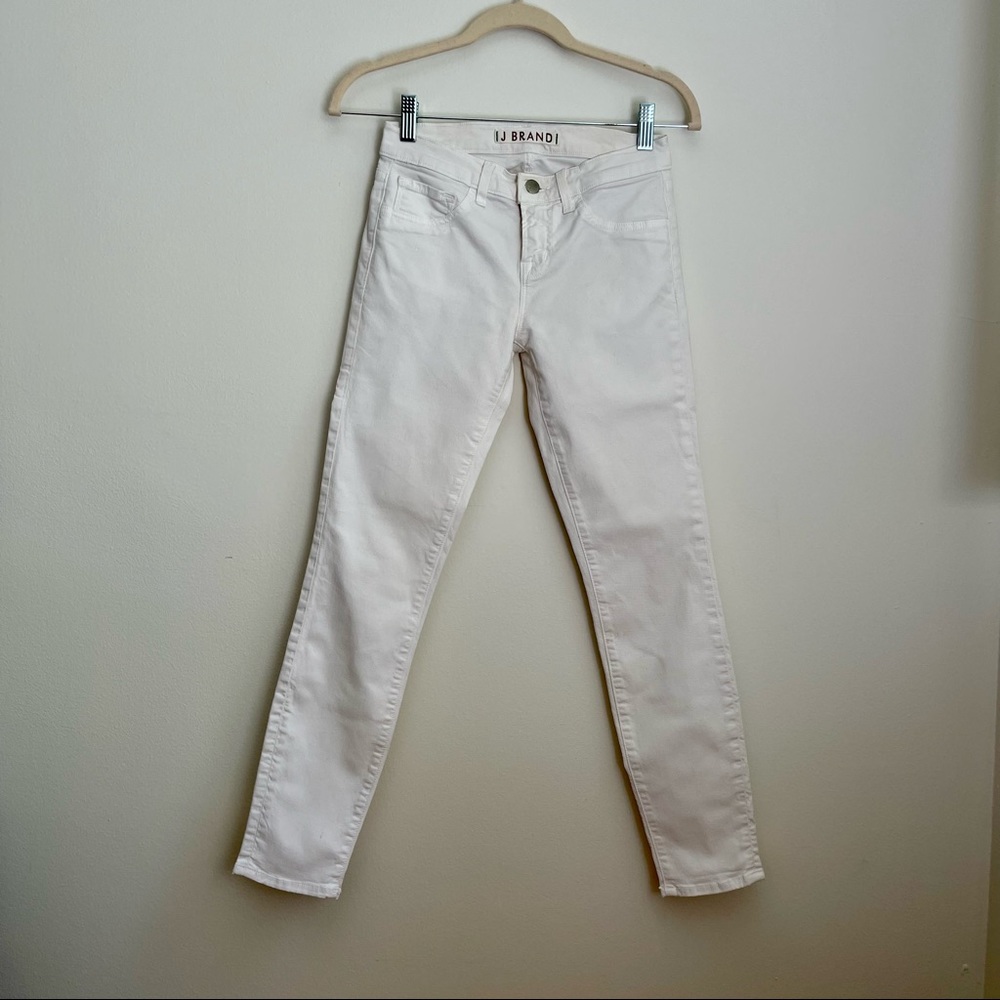 Women's J Brand White "Capri" Low RiseCropped Skinny Jean Style 835K120, Size 24